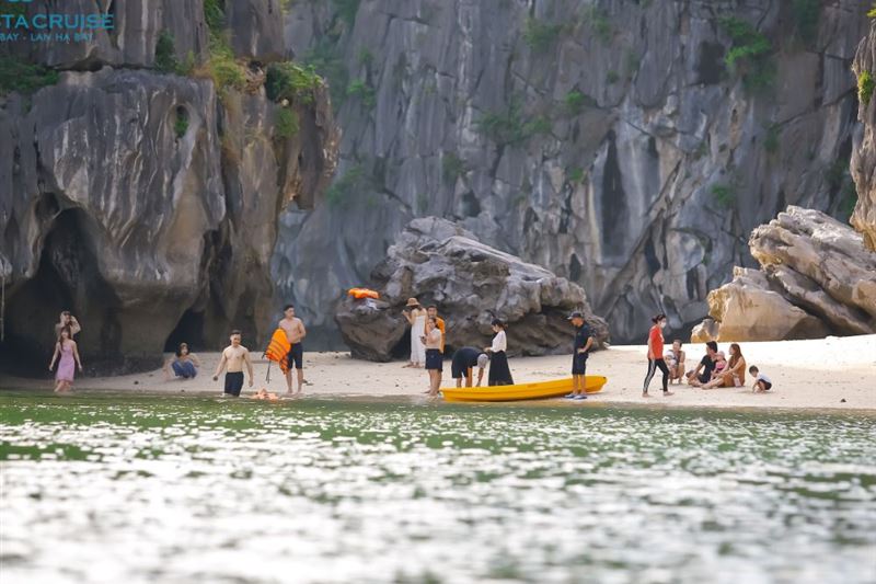 Halong La Casta Cruise - 2 Day 1 Night Tour From Hanoi