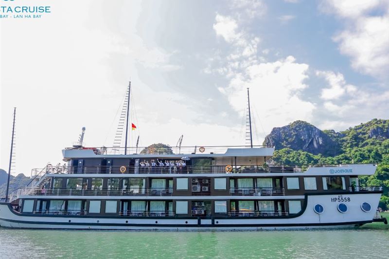 Halong La Casta Cruise - 2 Day 1 Night Tour From Hanoi