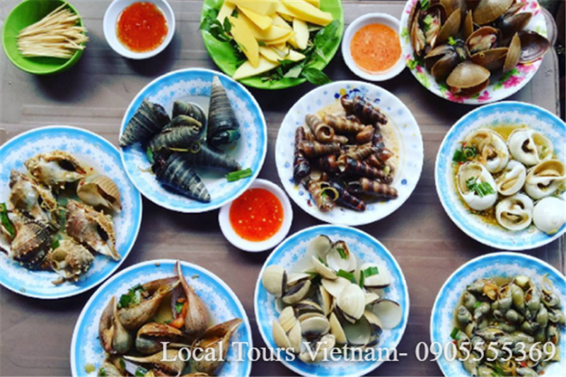 Hanoi Seafood Tasting and Walking Tour