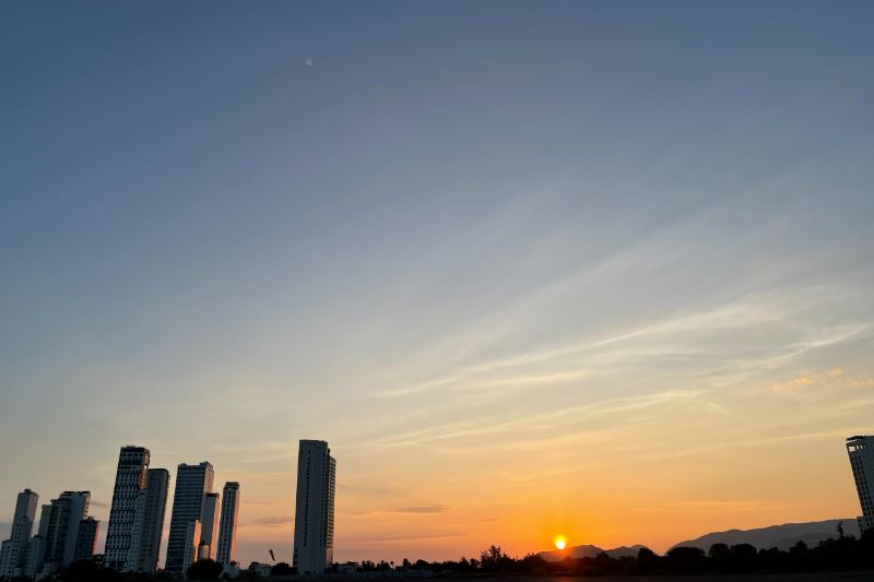 Enjoy Sunset by Paragliding Phu Quoc