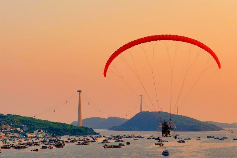 Discovering the South Island and Paragliding Phu Quoc