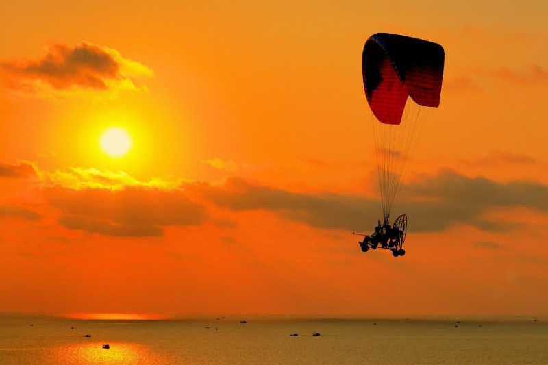 Discovering the South Island and Paragliding Phu Quoc