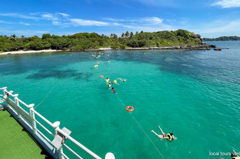 Snorkeling Trip to Explore Three Islands by Boat