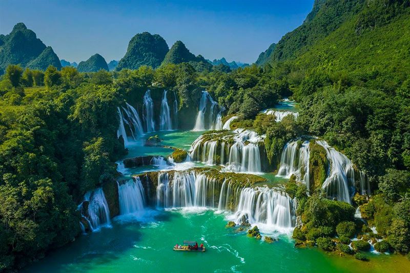 9 - Day Vietnam Package Tour  : HANOI – DUONG LAM - HA LONG - HA GIANG - BAN GIOC - BA BE