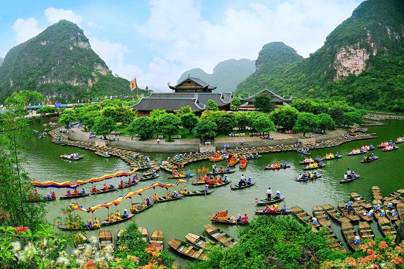 8 - Day Vietnam Package Tour  : HANOI – HA LONG – NINH BINH - MAI CHAU - PU LUONG